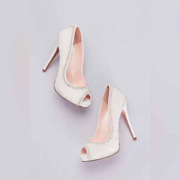 Only tried on inside, never worn, kept in box - Picture 2 of 4